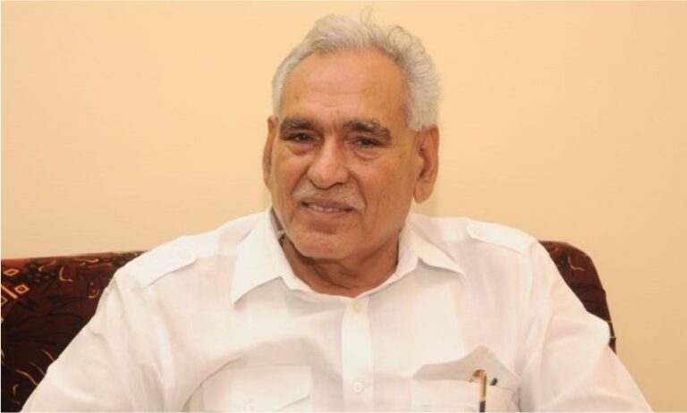 मोदी के इस मंत्री की हालत खस्ता, सीट बदलने के लिए कर रहे भागदौड़