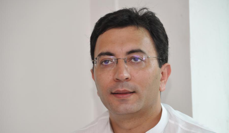 यूपी: कांग्रेस को ‘जिताऊ’ की तलाश, कहीं हो रहा विरोध तो कहीं उड़ रही हंसी