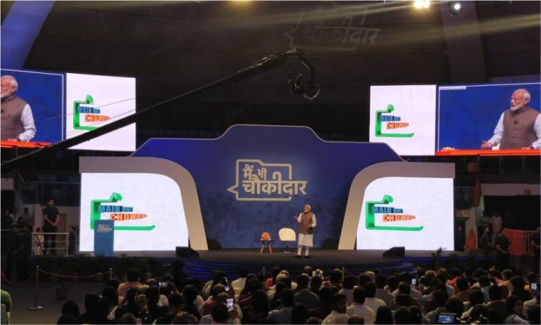 2019 के चुनावी रण में ‘चौकीदार’ बने नरेंद्र मोदी के विपक्ष पर 19 तीखे कटाक्ष