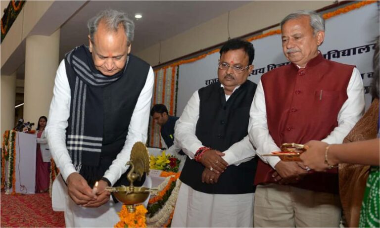 राजस्थान के हर व्यक्ति को इलाज की गारंटी देगी गहलोत सरकार