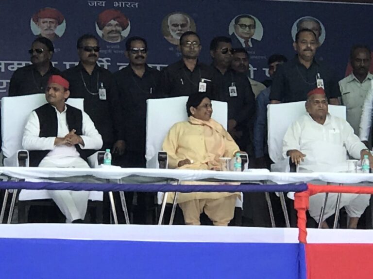 24 साल बाद चुनावी मंच पर एक साथ दिखे माया-मुलायम