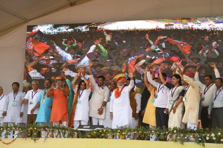 बिहार में चला NDA का जादू, तिनके की तरह उड़ा विपक्ष