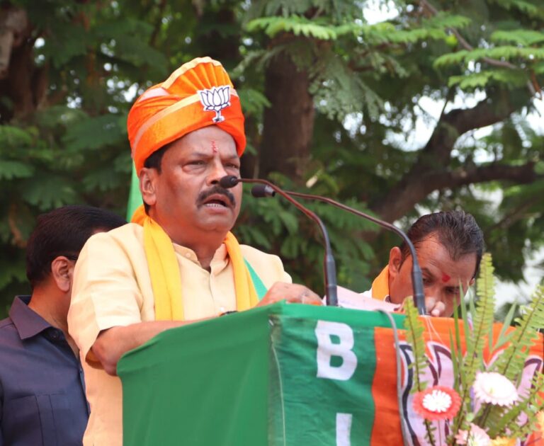 झारखंड: चुनावी मौसम में ब्यूरोक्रेट्स परेशान, विपक्ष से साध रहे संपर्क