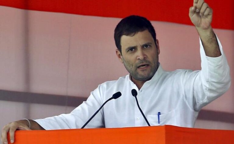 ‘आडवाणी जी को स्टेज से लात मारकर उतार दिया’