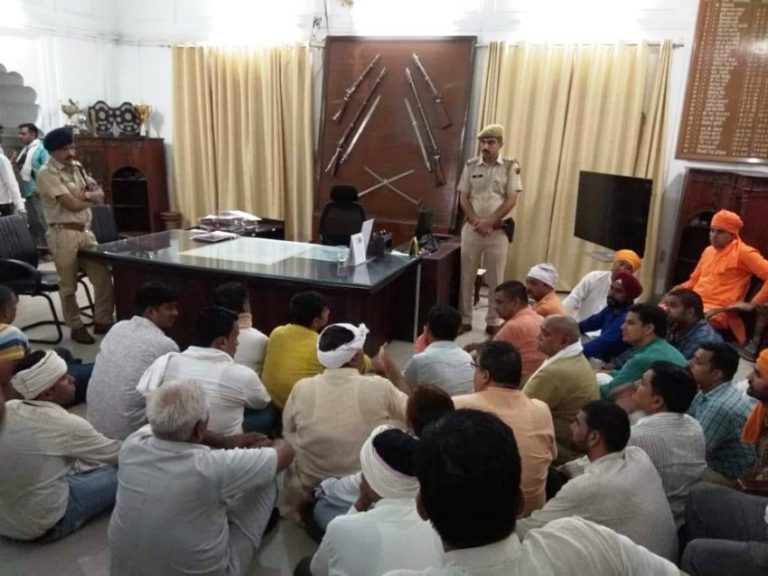 प्रोटोकॉल याद रखने वाले नेता अपने पद की गरिमा का ख्याल कब करेंगे?