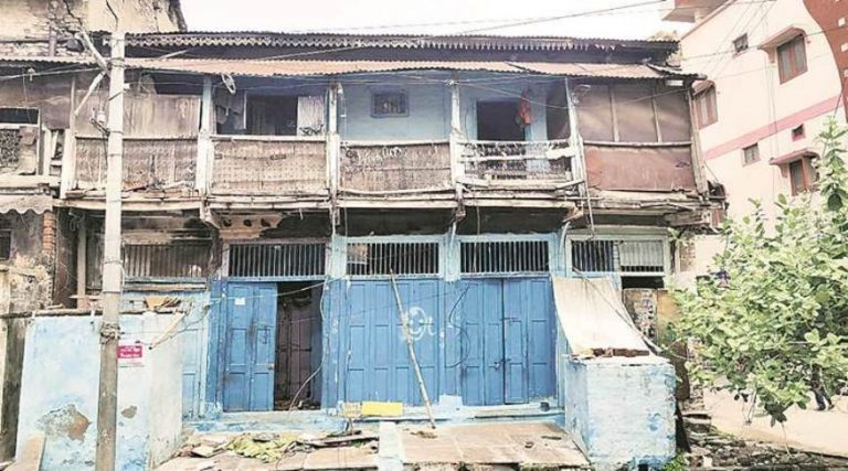 जिस मकान के लिए बीजेपी विधायक ने बल्ला चलाया उसे शिवराज सरकार ने बताया था जर्जर