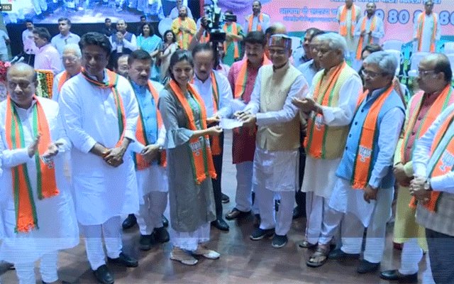 मशहूर डांसर सपना चौधरी बीजेपी में शामिल, सदस्यता अभियान में ग्रहण की सदस्यता