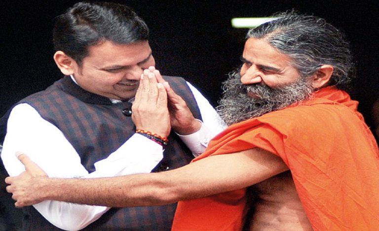 बाबा रामदेव पर क्यों मेहरबान हो रही है फडणवीस सरकार?
