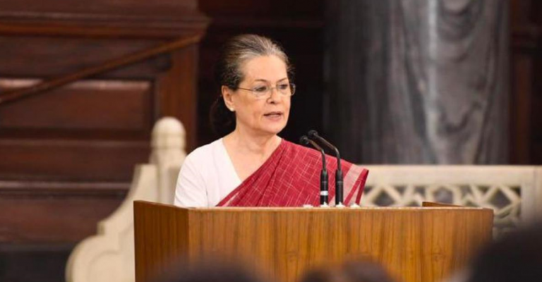कांग्रेस को अब सोनिया गांधी से फायदा कम, नुकसान ज्यादा