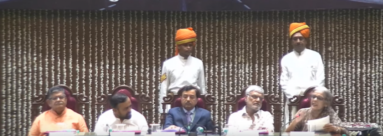 विधायकों के सेमीनार में मोदी को लेकर टिप्पणी पर हंगामा