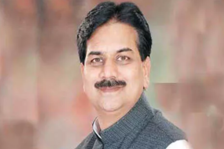 महाराष्ट्र में उथल-पुथल, भाजपा में शामिल हो सकते हैं हर्षवर्धन पाटिल