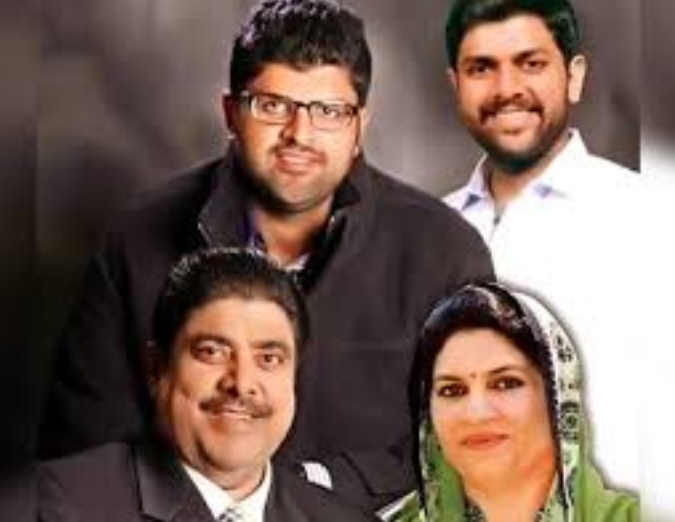 ‘इधर निरमा वॉशिंग पाउडर का कमाल, उधर अजय चौटाला को जेल से निकाल दुष्यंत का धमाल’