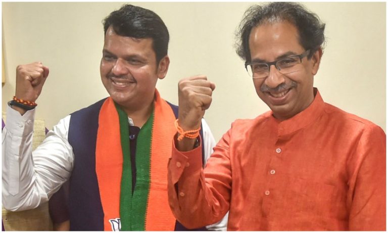 महाराष्ट्र में शिवसेना के तेवर पड़े नरम, फडणवीस बनेंगे 5 साल के लिए CM, तो भी फायदे में शिवसेना