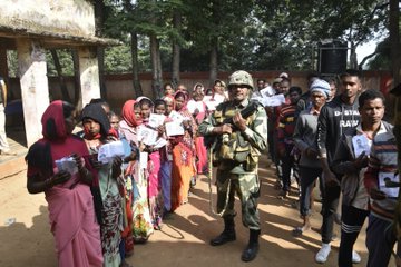 झारखंड: दोपहर 1 बजे तक 46.83 फीसदी वोटिंग, पहले चरण में 13 सीटों पर हो रहा मतदान