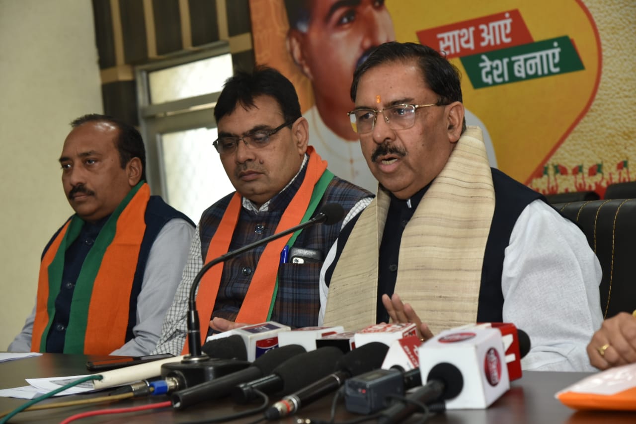 (Arun Chaturvedi on Gehlot)