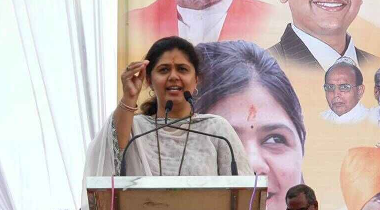 इशारों इशारों में फडणवीस पर निशाना साध दिया पंकजा मुंडे ने