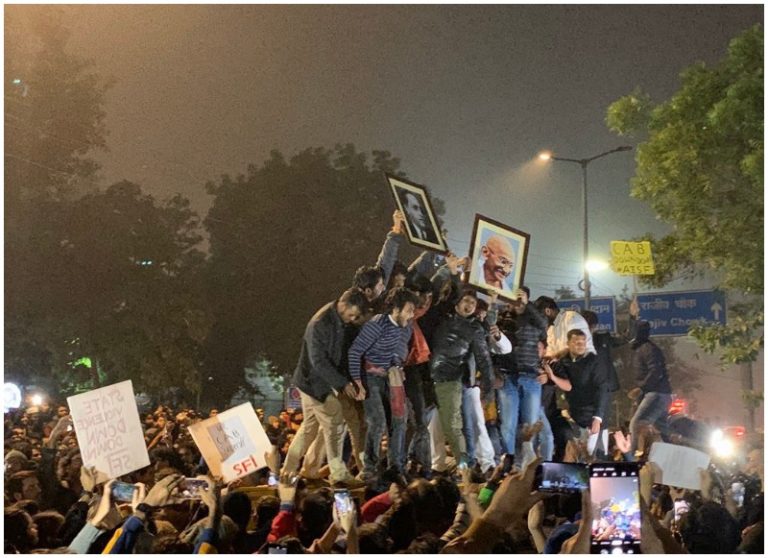 ‘आखिर स्टूडेंट्स के साथ ऐसे पेश क्यों आया जाता है’