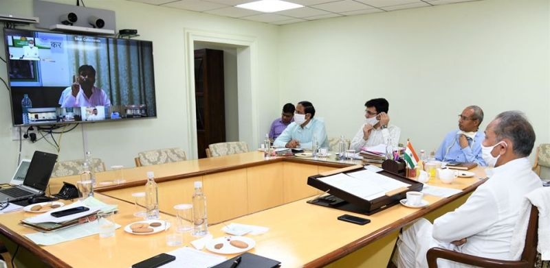 सीएम गहलोत ने उच्चाधिकारियों और मंत्रियों के साथ की समीक्षा बैठक