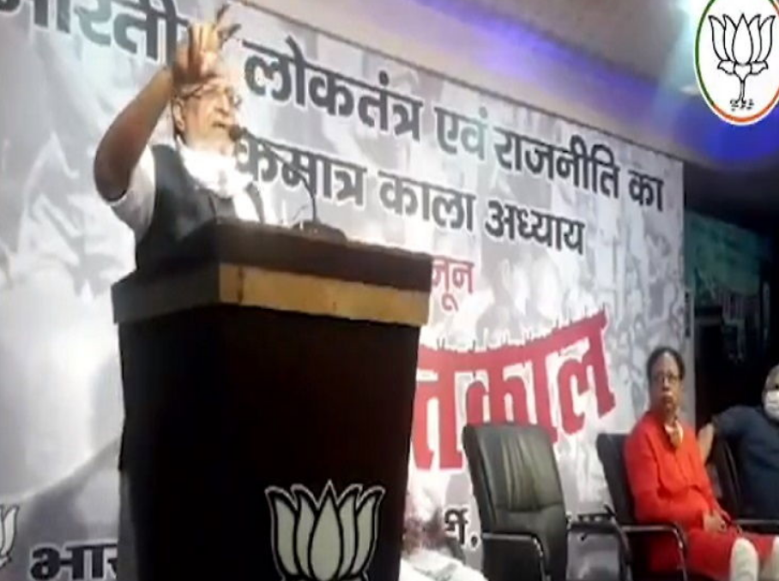 कार्यक्रम को संबोधित करते उप मुख्यमंत्री सुशील मोदी