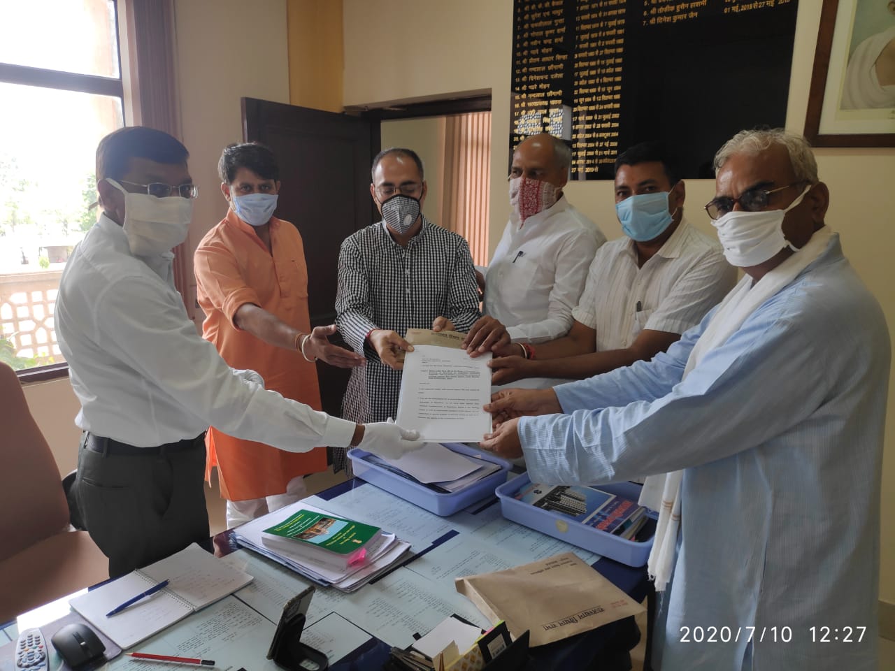 BJP विधायकों ने दिया विशेषाधिकार हनन का प्रस्ताव