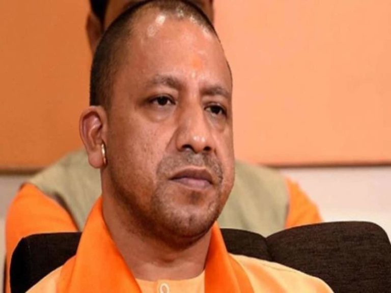 यूपी में भाजपा विधायकों ने ही लगाया मुख्यमंत्री योगी आदित्यनाथ के दामन में दाग