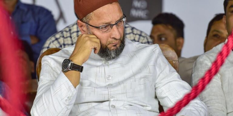 केसीआर सरकार की ये योजना बनी ओवैसी के गले की फांस, जनता मांग रही हिसाब