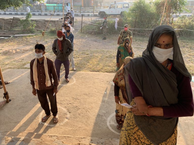 एमपी: उपचुनाव के लिए मतदान शुरु, सिंधिया और बीजेपी की साख दांव पर, कांग्रेस के पास खोने को कुछ नहीं