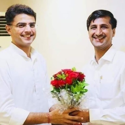 Sachin Pilot Congratulates MLA Indraj Gurjar