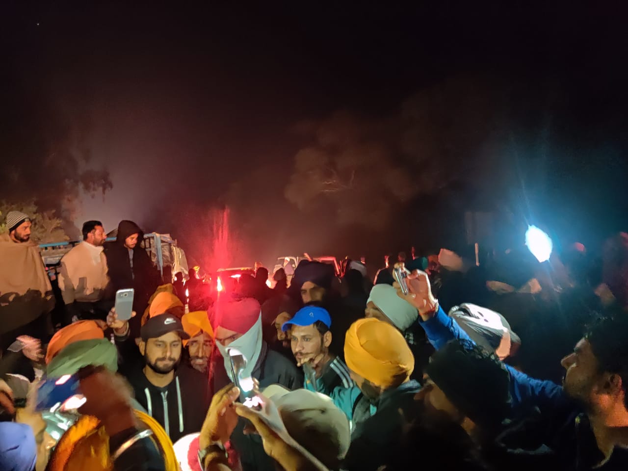 Up Pil 01 Farmersgoingdelhithenpolicestopthenhouting Photo Breaking Up10116 13122020040529 1312f 1607812529 150