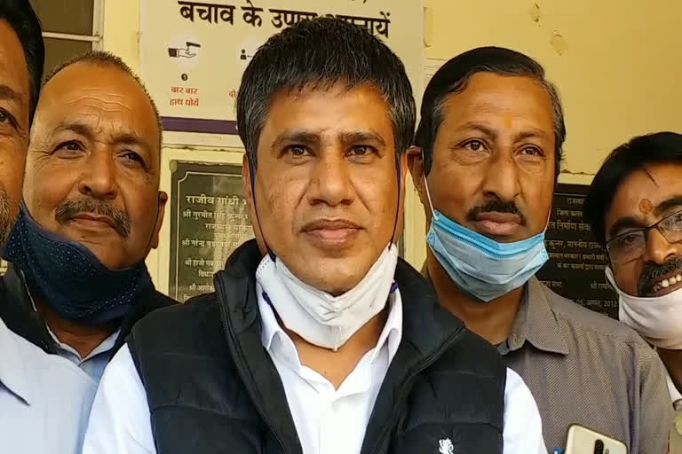 सुजानगढ़ से कांग्रेस प्रत्याशी मनोज मेघवाल ने भरा नामांकन