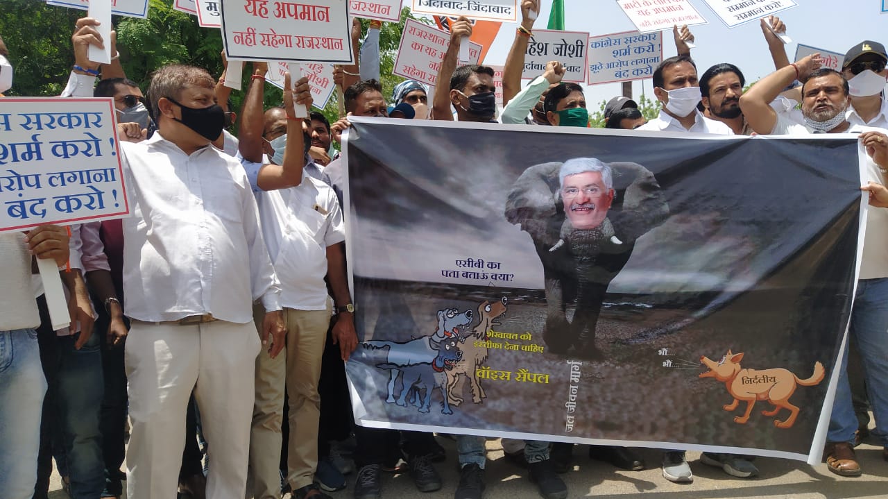 प्रोफेसर जोशी पर गज्जू बना का पोस्टर पलटवार