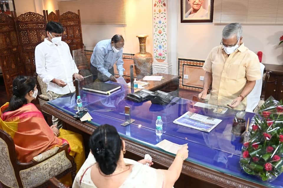 उपचुनाव जीते मनोज कुमार, गायत्री देवी और दीप्ती माहेश्वरी ने ली विधायक पद की शपथ