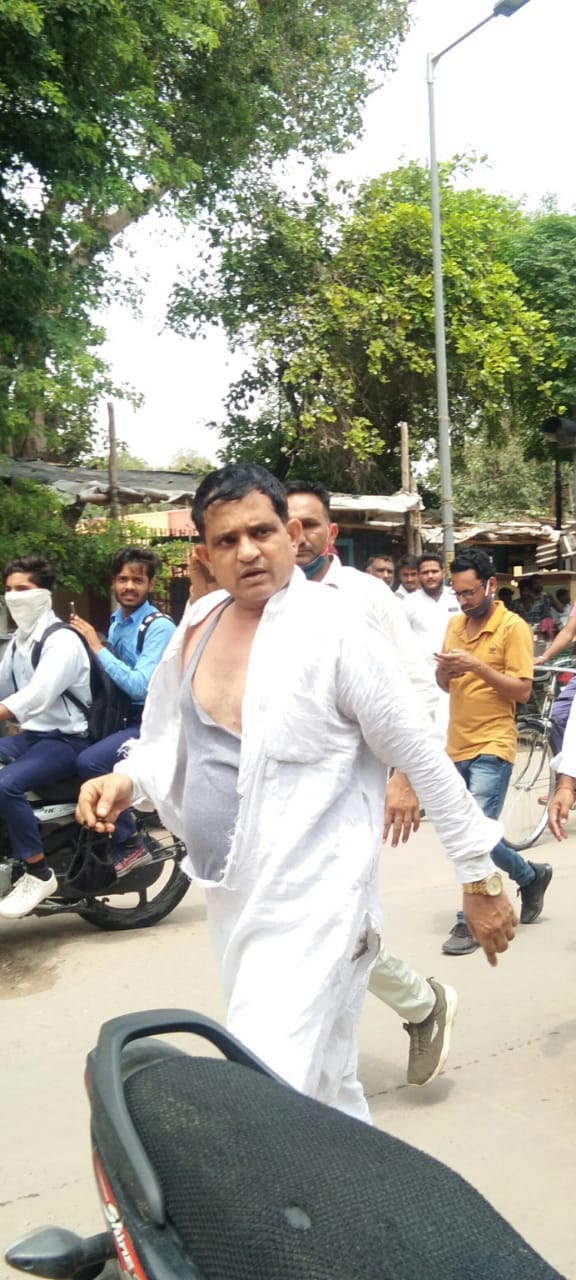 भाजपा SC मोर्चा के प्रदेशाध्यक्ष को किसान संगठन के लोगों ने घेरा