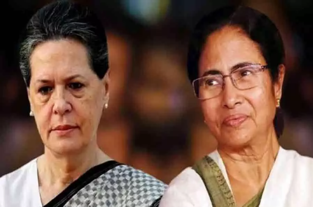 सोनिया गांधी से मिलीं ममता दीदी(file photo)