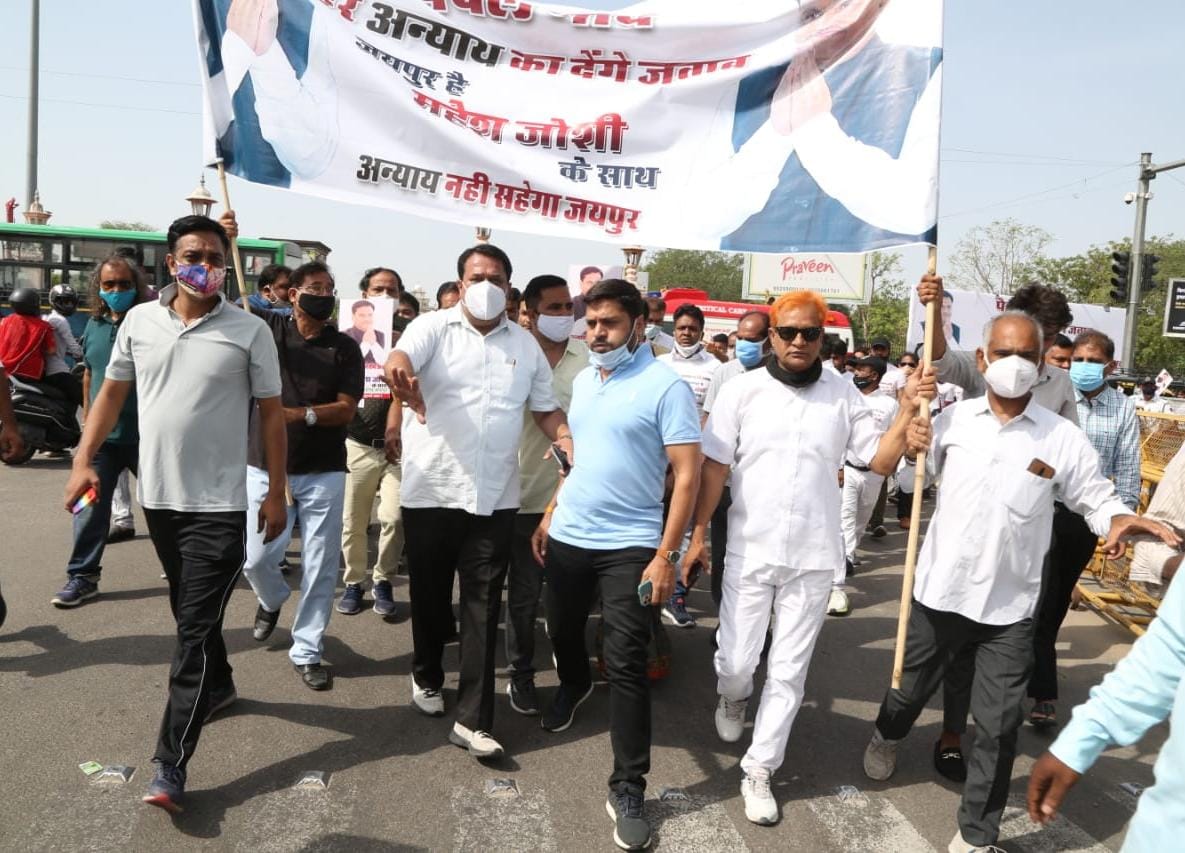 जोशी के समर्थन में कांग्रेसियों ने निकाली रैली