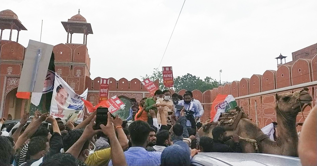 वाजपेयी की तर्ज पर प्रोफेसर साहब का अनूठा प्रदर्शन