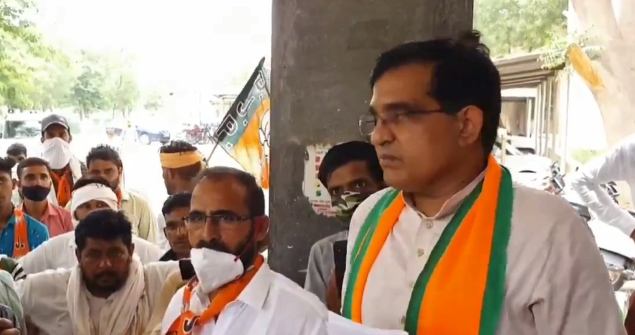 भाजपा के प्रदर्शन में भाजपा को ही कोस गए नेताजी