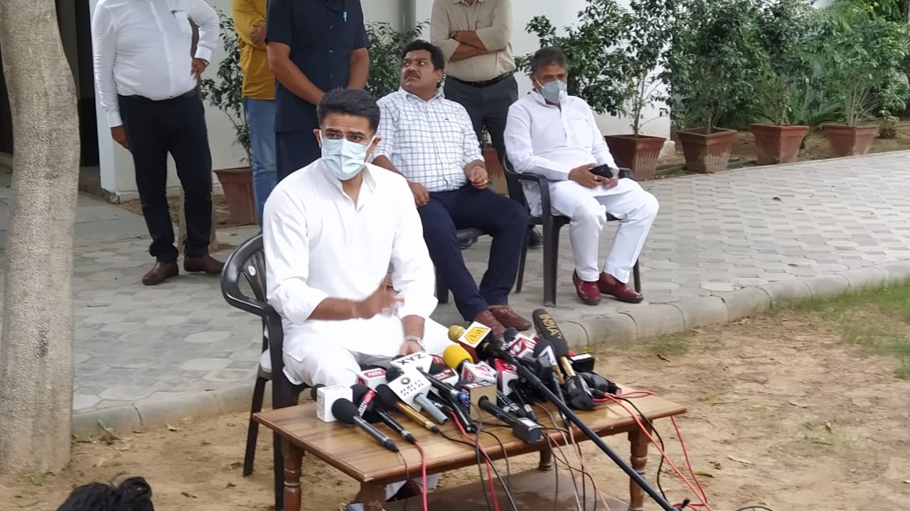 पायलट ने बोला केंद्र पर हमला