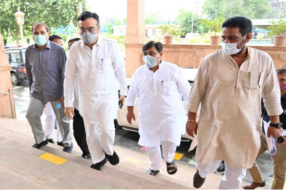 माकन की विधायकों से 'रायशुमारी' का आज दूसरा दिन