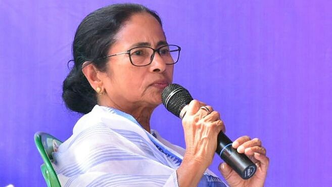 ममता दिल्ली में बढ़ाएंगी सियासी गर्मी