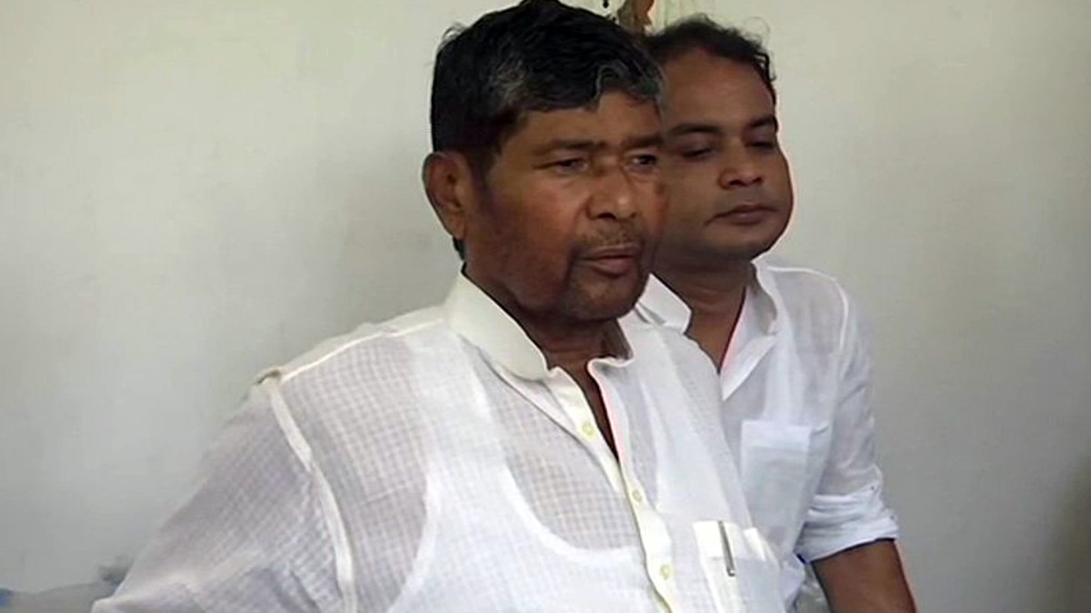 केंद्रीय मंत्री पशुपति पारस पर महिला प्रदर्शनकारी ने फेंकी स्याही