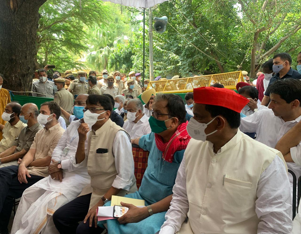 किसान आंदोलन में 'नेतागिरी' की एंट्री!(twitter)