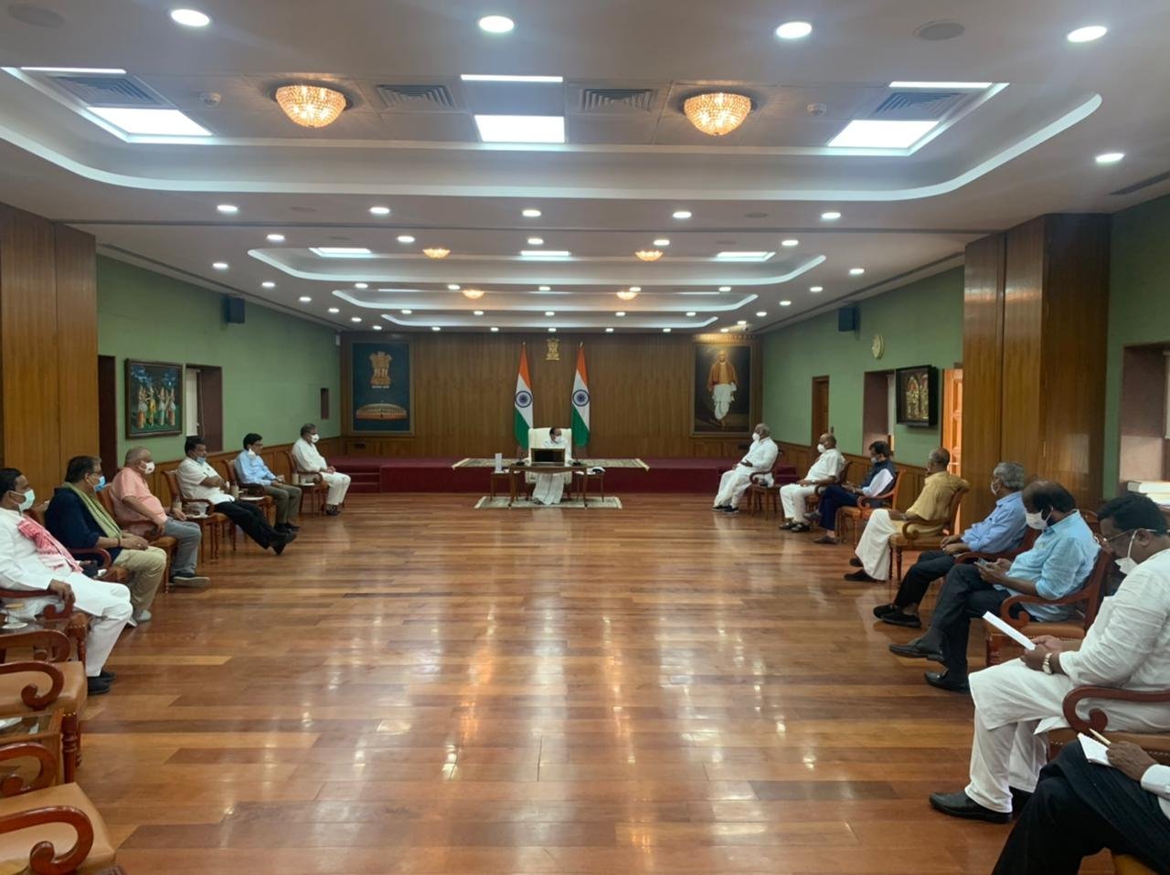 पैदल मार्च के बाद उपराष्ट्रपति से मिले विपक्षी दिग्गज(twitter)