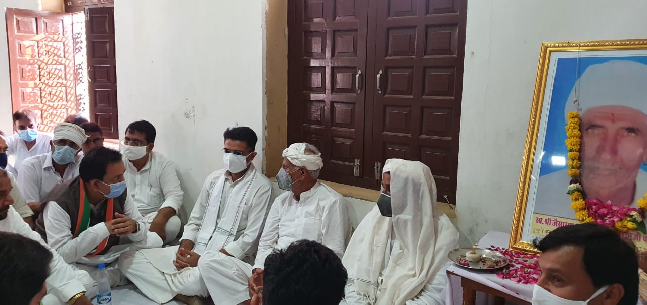 सचिन पायलट ने हेमाराम चौधरी को बंधाया ढांढस