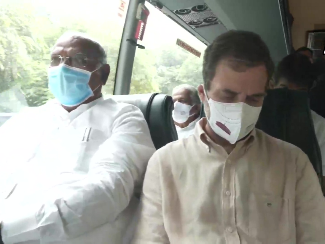 राहुल गांधी समेत 14 पार्टियों के नेता जा रहे संसद से जंतर-मंत