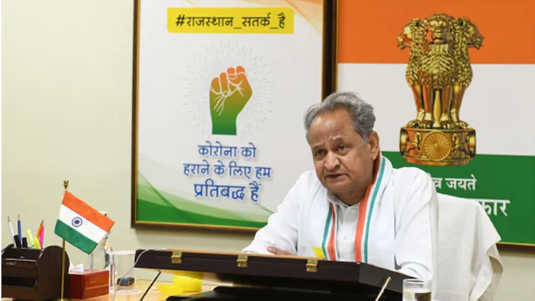 'लापरवाही ना बरतें मास्क लगाएं'- सीएम गहलोत (File Photo)