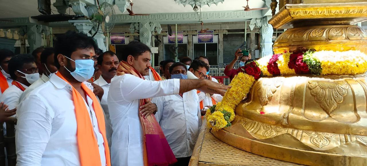 'कसम खाता हूं की मैं भ्रष्ट नहीं हूं..',(TWITTER)