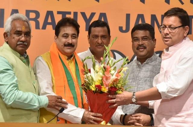 चुनाव से पहले भाजपा की कांग्रेस में सेंधमारी