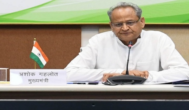 REET की तैयारियों की समीक्षा बैठक ले रहे सीएम गहलो