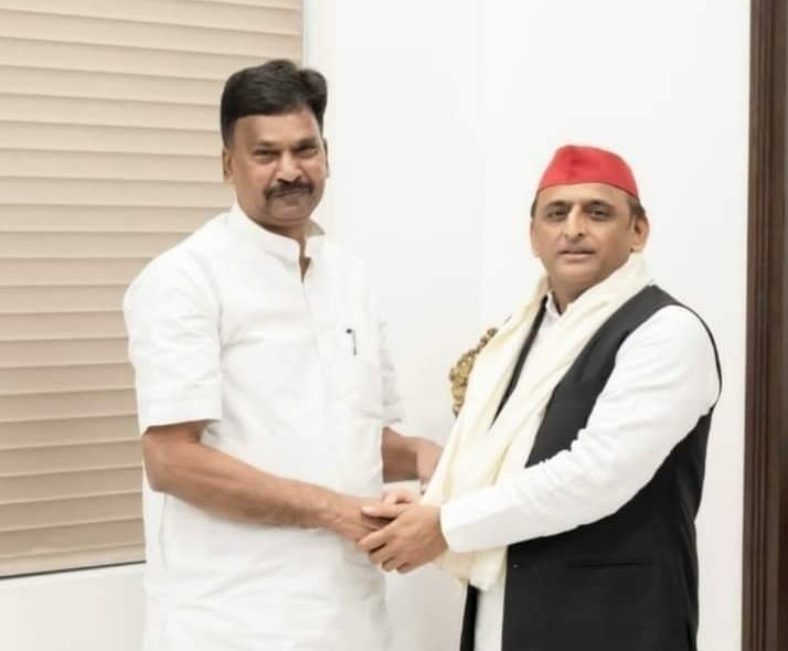 अखिलेश से मिले BJP विधायक राकेश राठौर